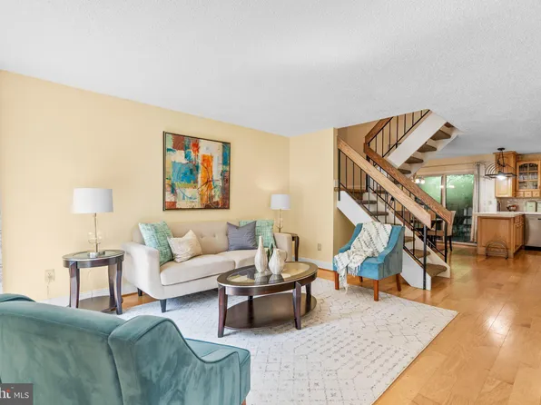 12130 Captiva Ct, Reston, VA 20191