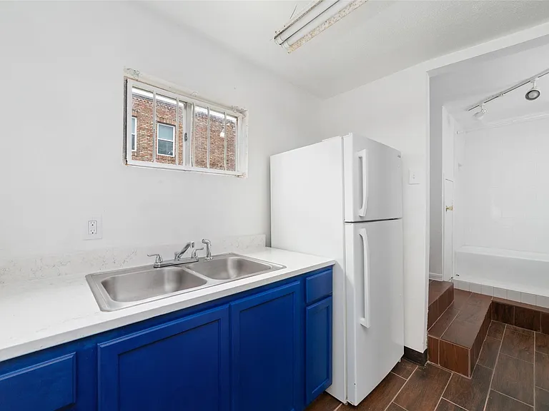 3705 Mandell St #4 — Photo 6