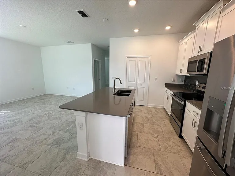 2911 Addison Blvd — Photo 5