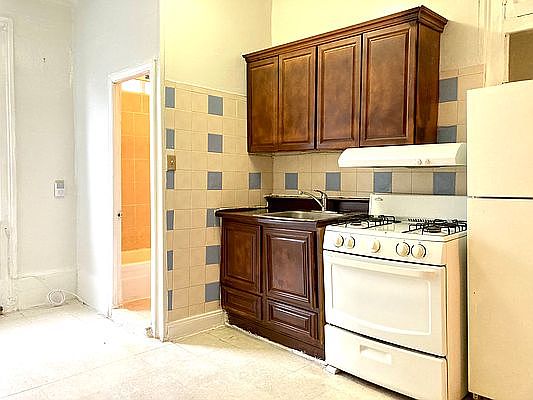 4th image of 211 Meserole St #3R