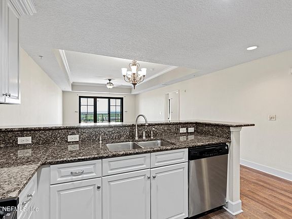 5th image of 1478 RIVERPLACE Boulevard #1401