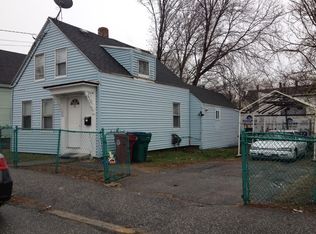 19 Smith St, Lowell, MA 01851