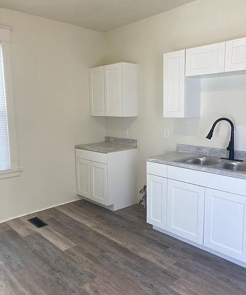 2419 NE Madison Ave — Photo 1