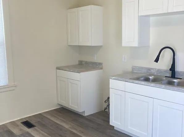 2419 NE Madison Ave, Peoria, IL 61603