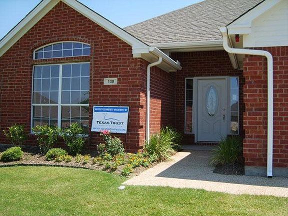 3rd image of 130 Crestpark Dr