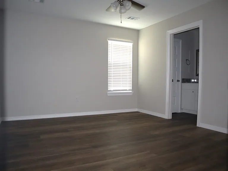 302 W 2nd Ave — Photo 9