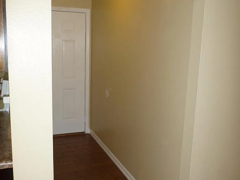 5555 Crestwood Dr — Photo 3