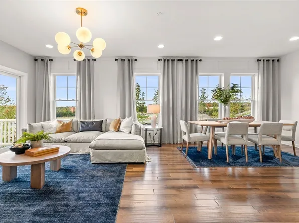 22 Goodwin Dr #37, Woburn, MA 01801