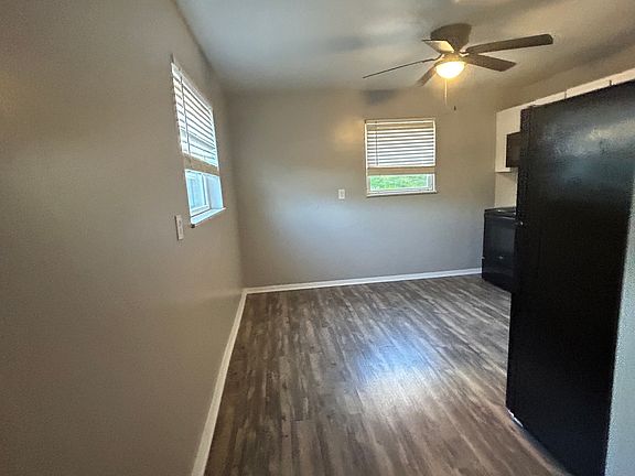 3rd image of 11 Bordeaux Dr APT 2