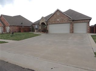 3004 Skye Ridge Dr, Norman, OK 73069