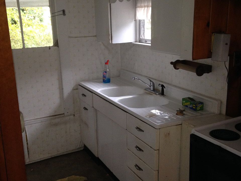 2nd image of 32 Putnam St