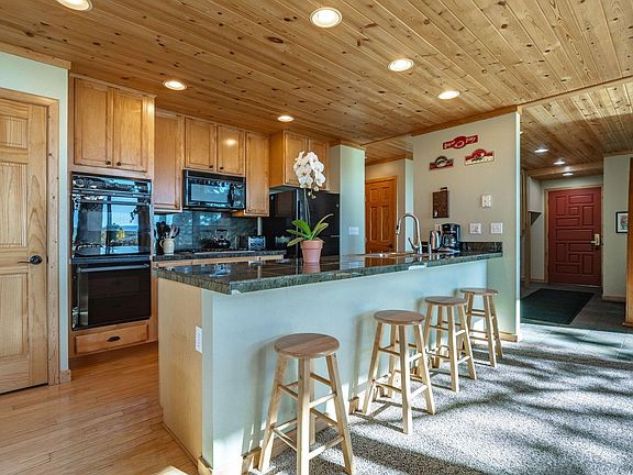 3rd image of 305 Edgecliff Way