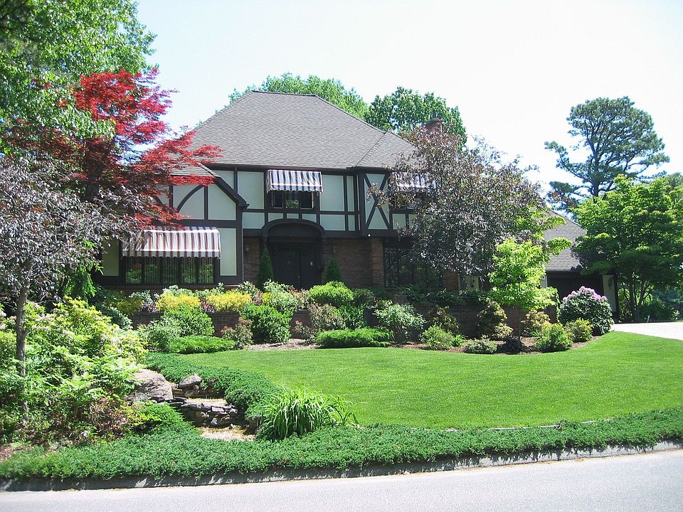 90 Bridle Path - Front