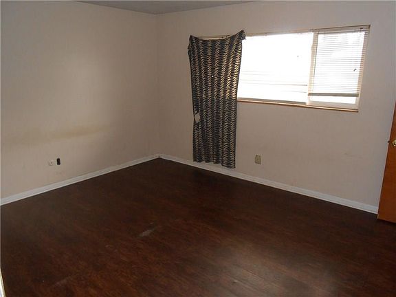 5th image of 10916 College Place Dr