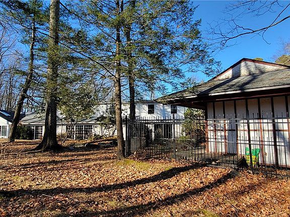 3rd image of 7211 Hickory Ln