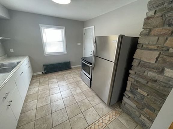 2nd image of 602 Orange Ave E