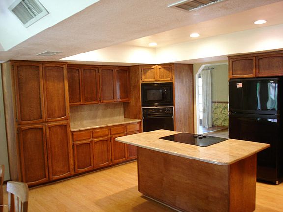 4th image of 6511 W Robert E Lee St