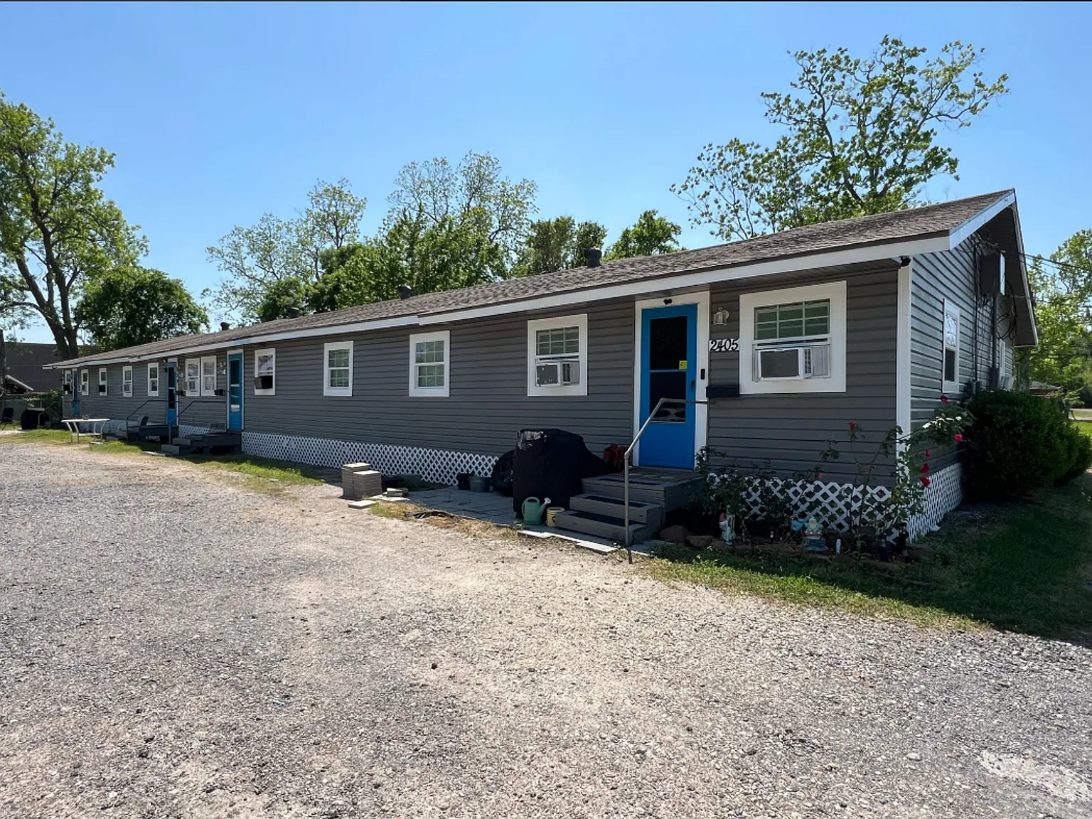 2401 Franklin St. — Photo 1