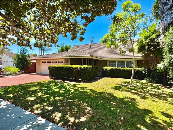 2877 Europa Dr, Costa Mesa, CA 92626