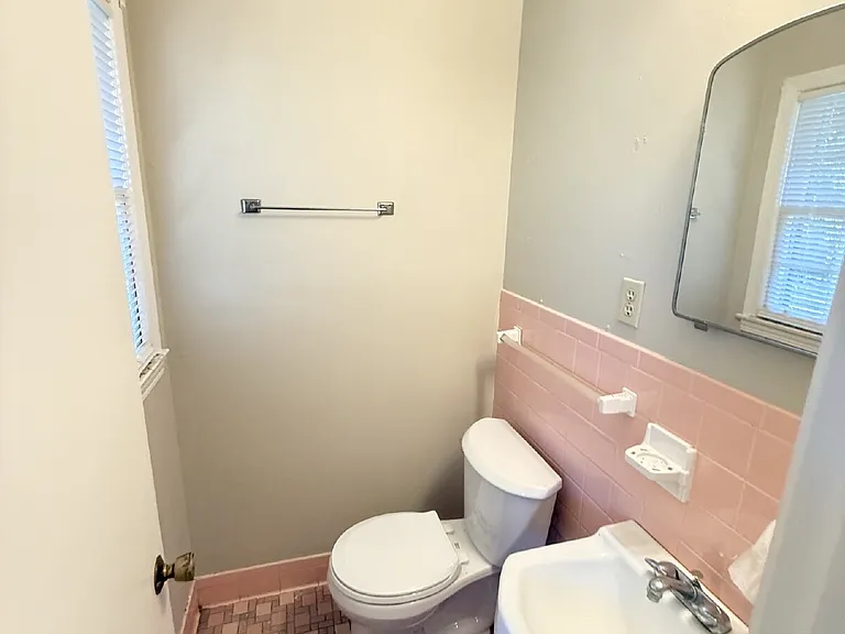 320 Syracuse St — Photo 6