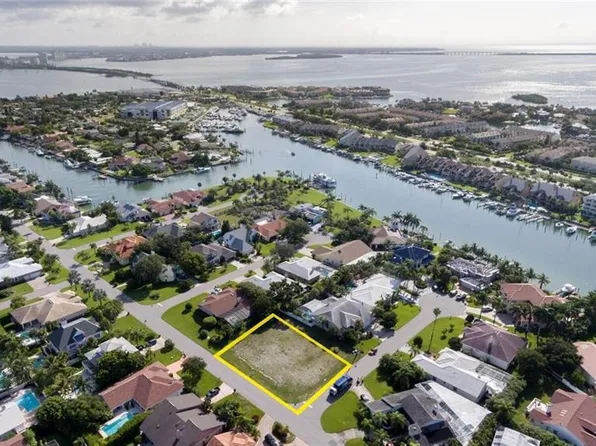 Madrid Ct, Tierra Verde, FL 33715