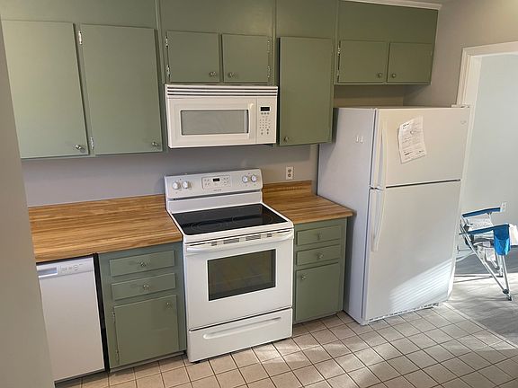 5th image of 3000 Golden Rd APT 30