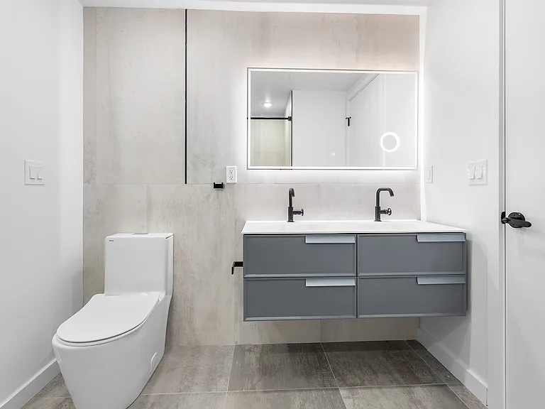 UNIT X02 - 850 SF
ONE BEDROOM + DEN + BLACONY