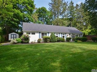 27 Burns Ct, Greenlawn, NY 11740