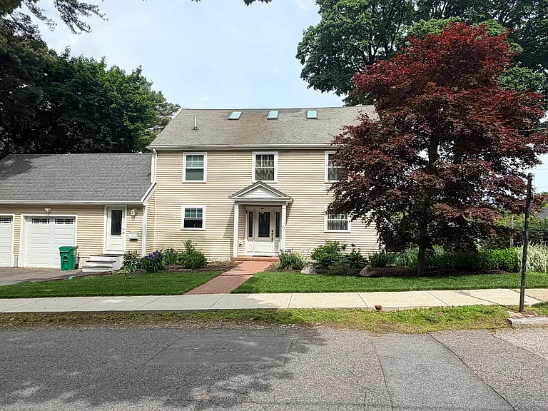 24 Fairfield St — Photo 44