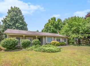 1087 Eastmont Dr SE, Grand Rapids, MI 49546