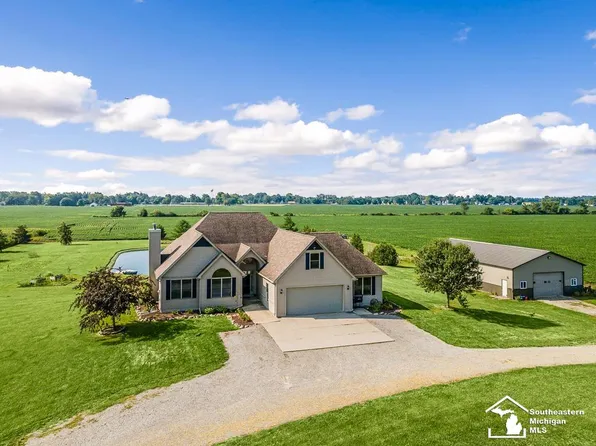 7475 Hendricks Rd, Blissfield, MI 49228
