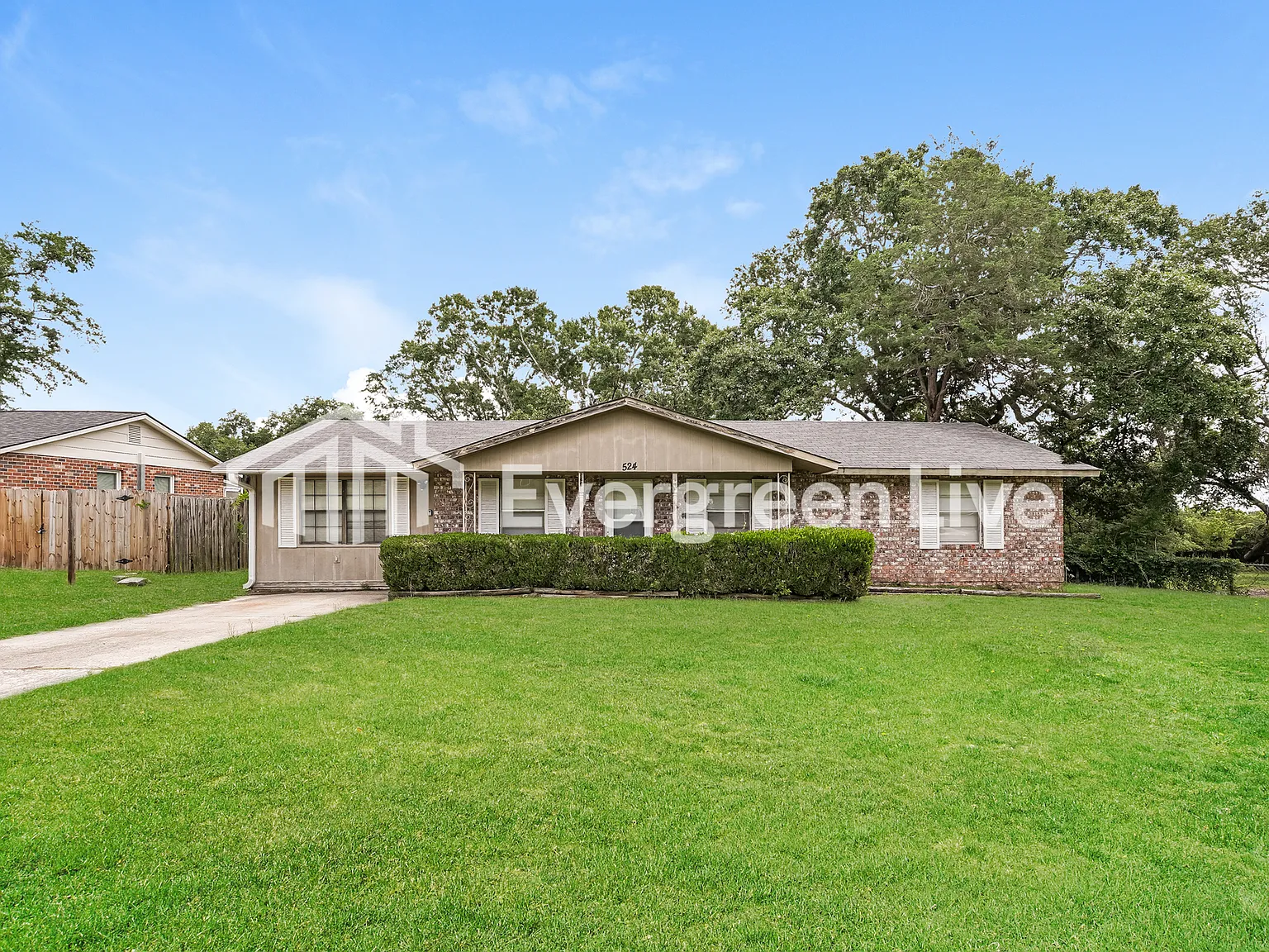 3 bed, 1.5 bath, 1306 sqft, $1,095 — Photo 2
