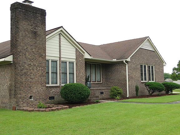 2nd image of 120 Carmichael Cir
