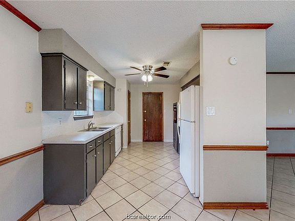 2nd image of 1407 Holleman Dr