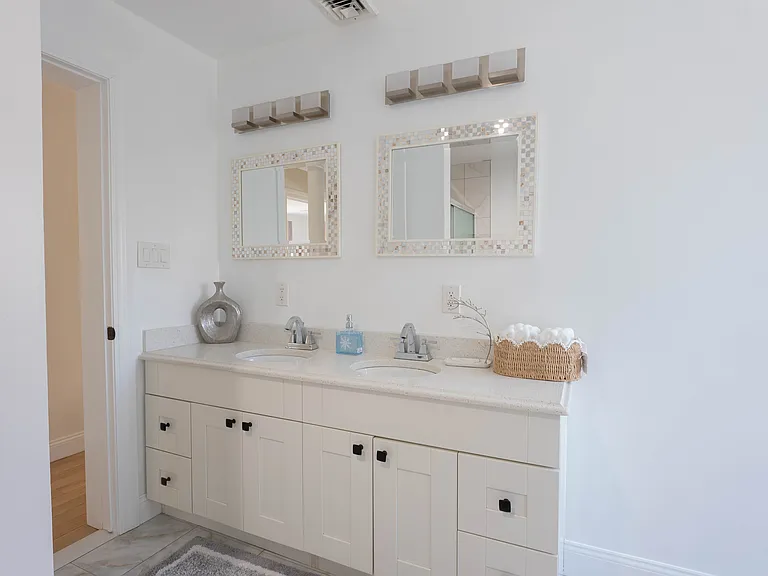 16 Hollyoak Ave — Photo 27