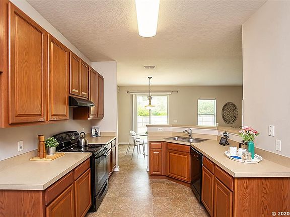 5th image of 601 SW 242nd Ter