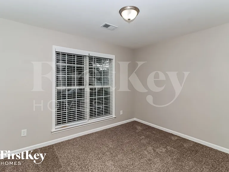 312 Edgemore Ct — Photo 12