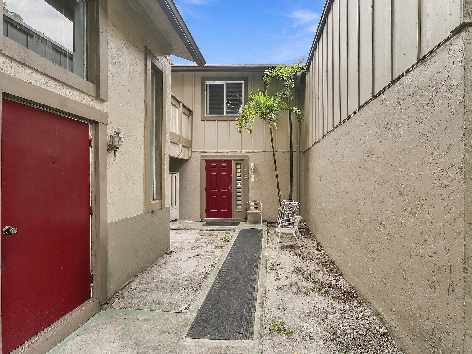 3 bed, 2.0 bath, 1080 sqft, $2,300 — Photo 2
