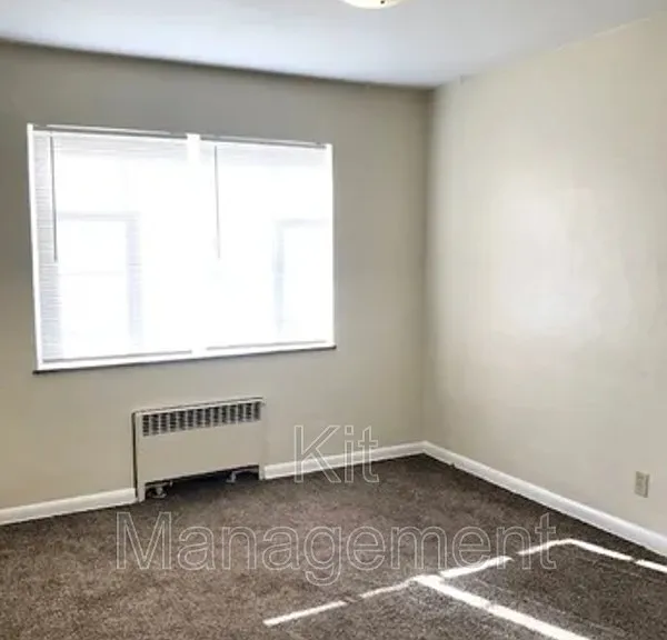 2535 W Bancroft St — Photo 4