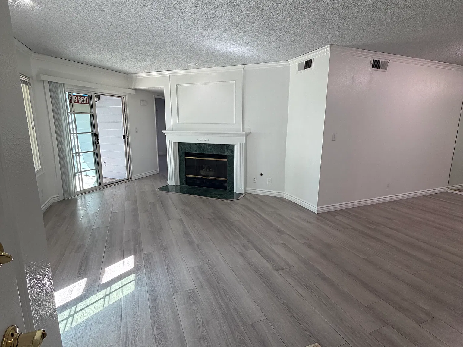 6616 Clybourn Ave — Photo 2