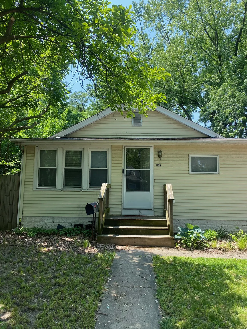 805 N Busey Ave photo 1