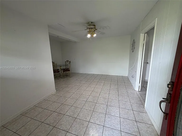 4935 SW 101st Ave #1 — Photo 2