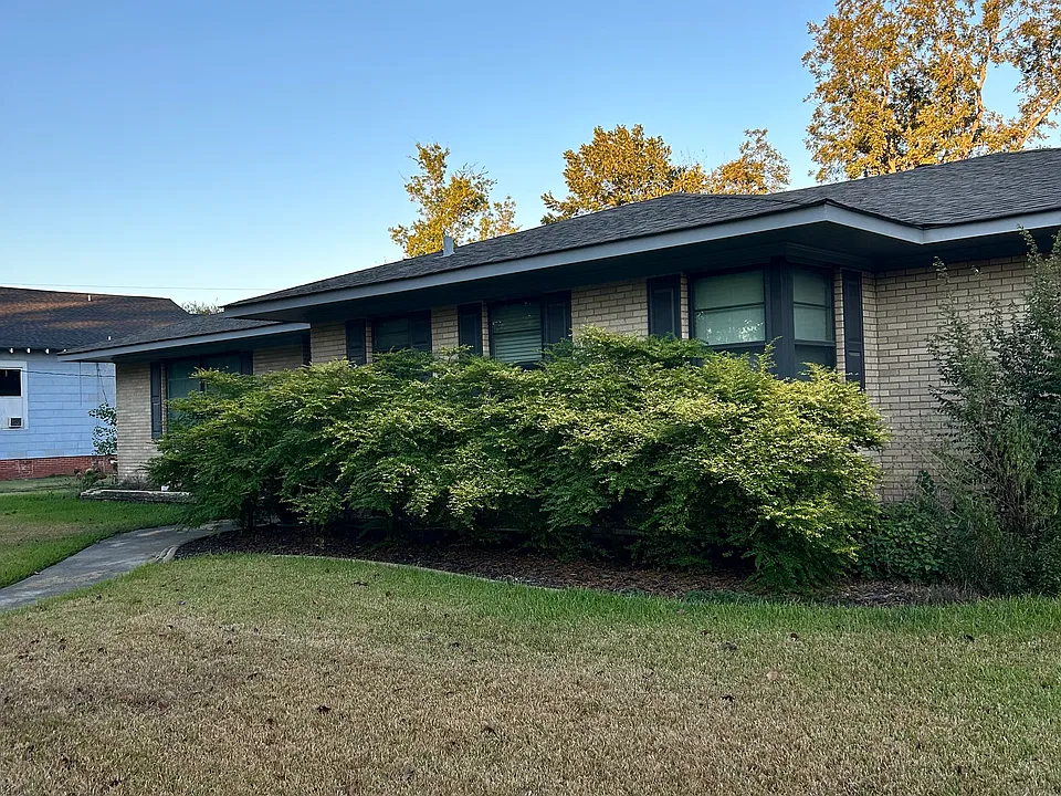 1107 Julia St