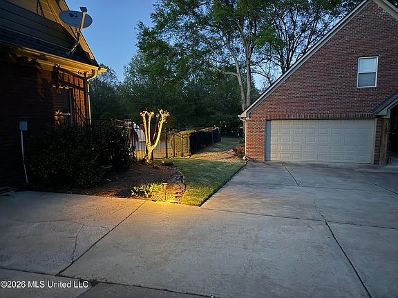 4th image of 1290 Robertson Rd