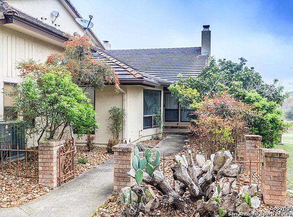 4th image of 109 Tapatio Dr E #E