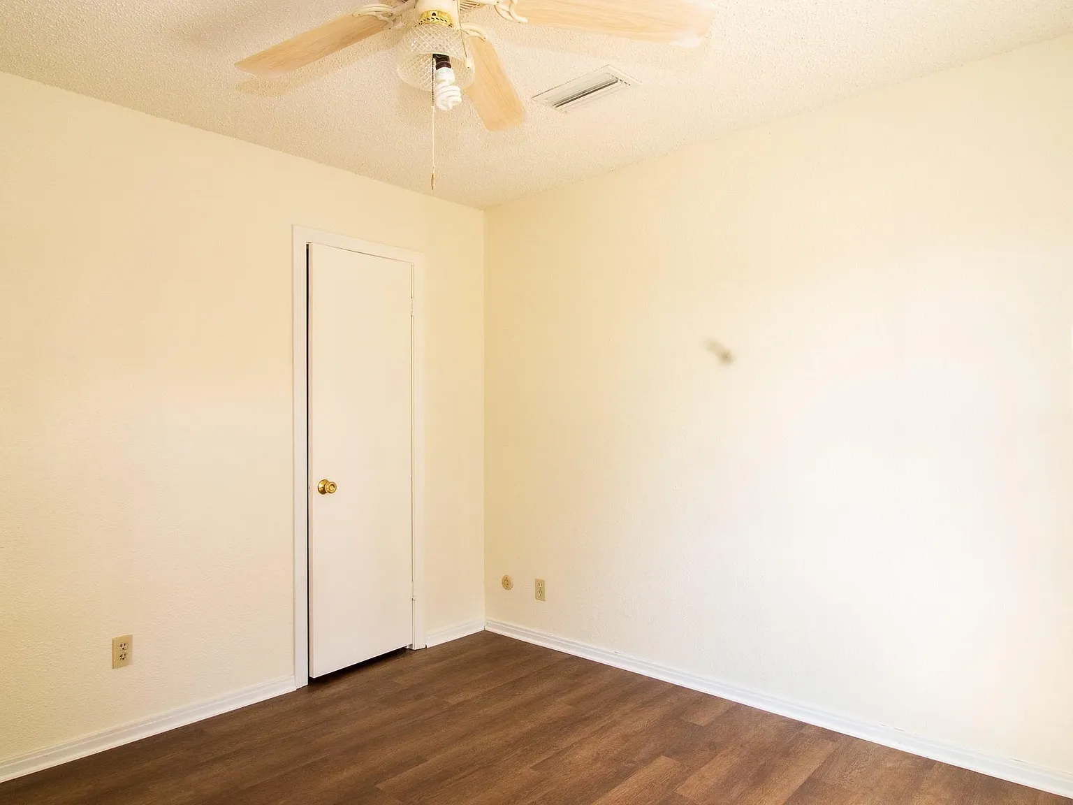 3 bed, 1.0 bath, 1563 sqft, $1,700 — Photo 3