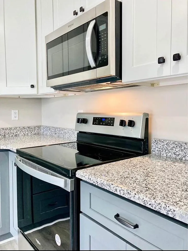 3 bed, 2.5 bath, 1400 sqft, $1,800 — Photo 3