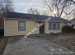 2407 SW 23rd St, Topeka, KS 66611