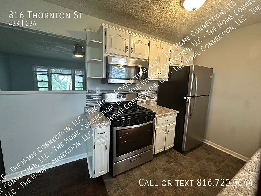 Spacious home with garage and fenced yard - Liberty schools! — Photo 4
