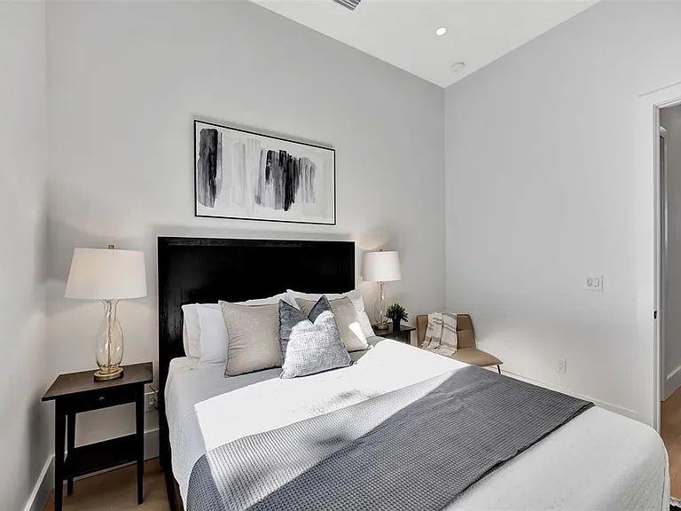 331 Albert St — Photo 47